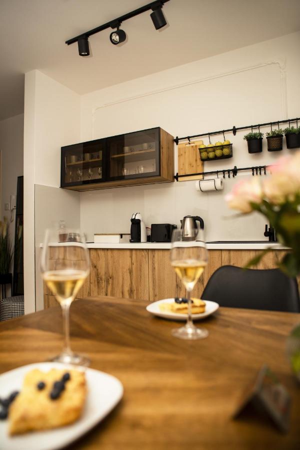 Room21 Free Garage Novi Sad Dış mekan fotoğraf