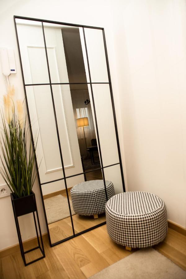 Room21 Free Garage Novi Sad Dış mekan fotoğraf