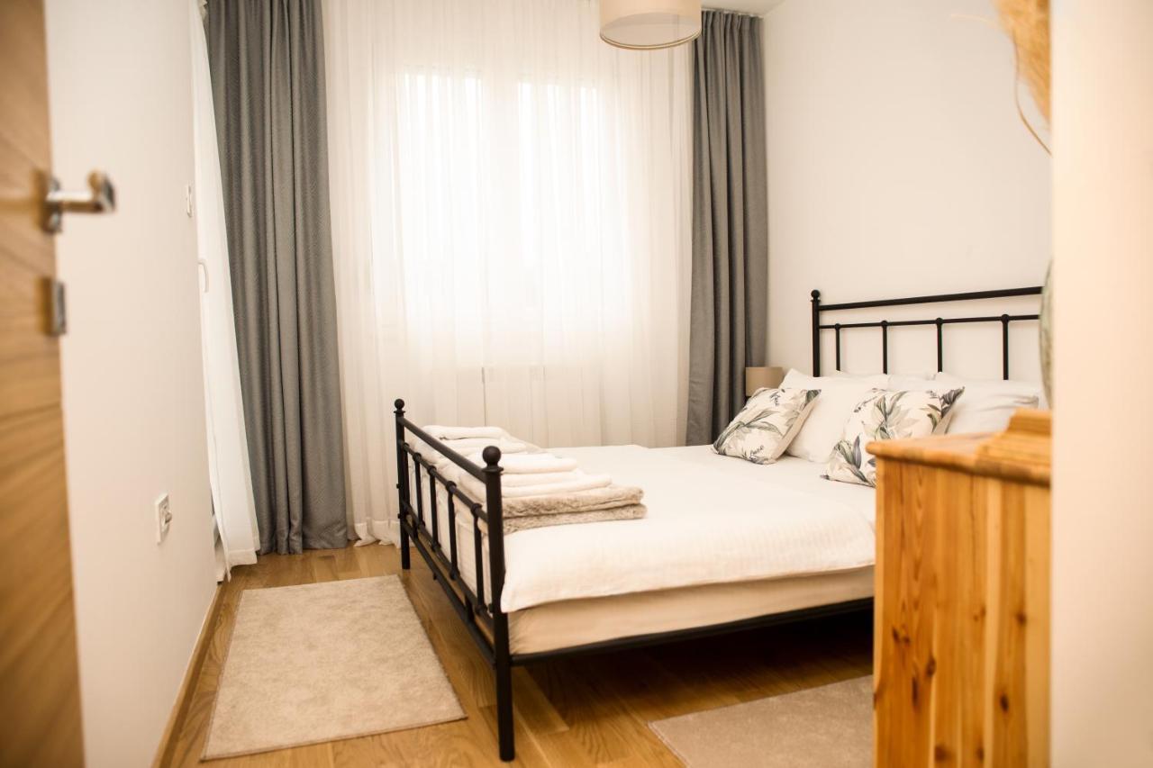 Room21 Free Garage Novi Sad Dış mekan fotoğraf