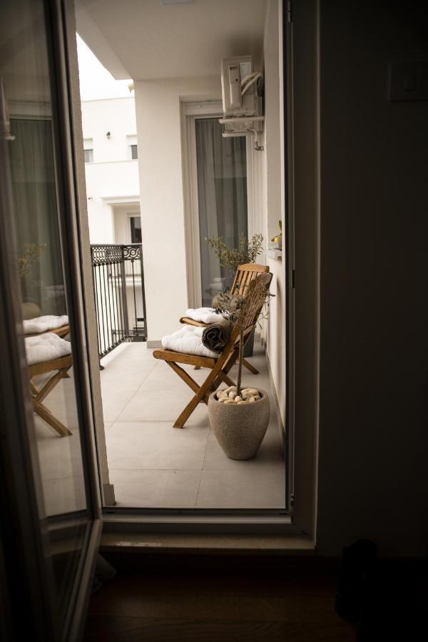 Room21 Free Garage Novi Sad Dış mekan fotoğraf