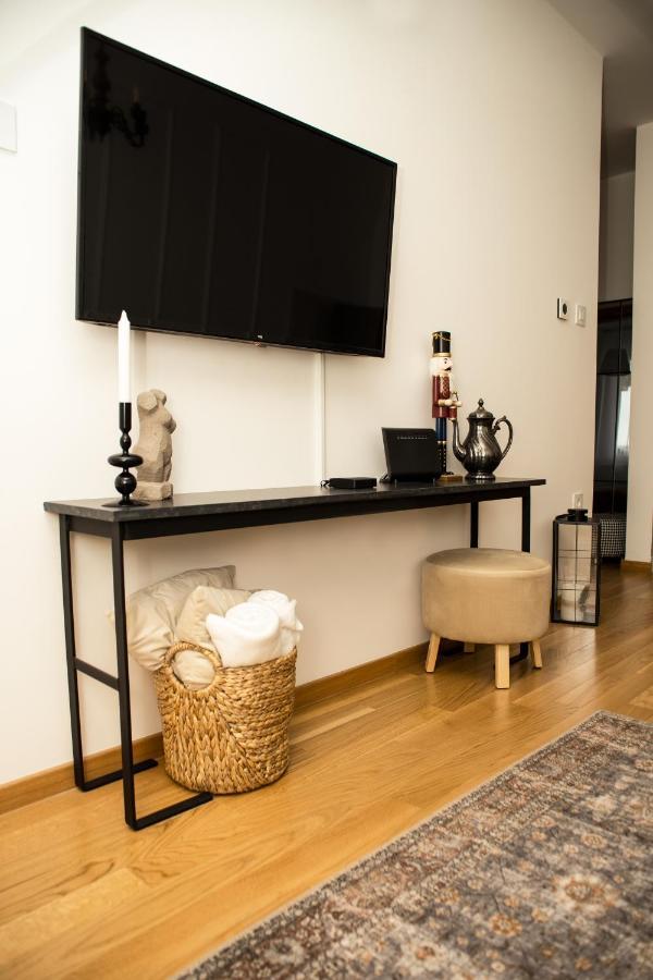 Room21 Free Garage Novi Sad Dış mekan fotoğraf